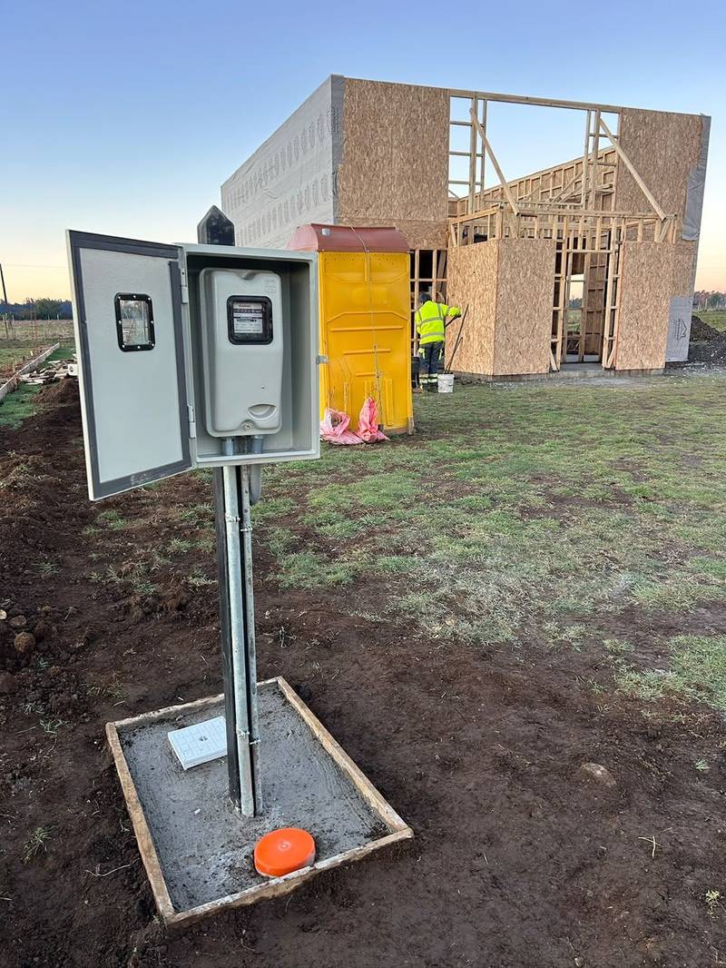 Empalme eléctrico provisorio habilitado para una obra en construcción